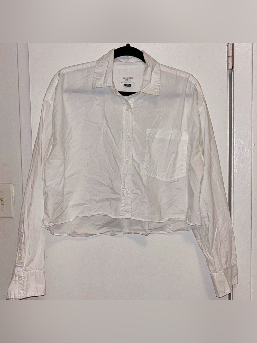 American Eagle White Cropped Button Up Shirt